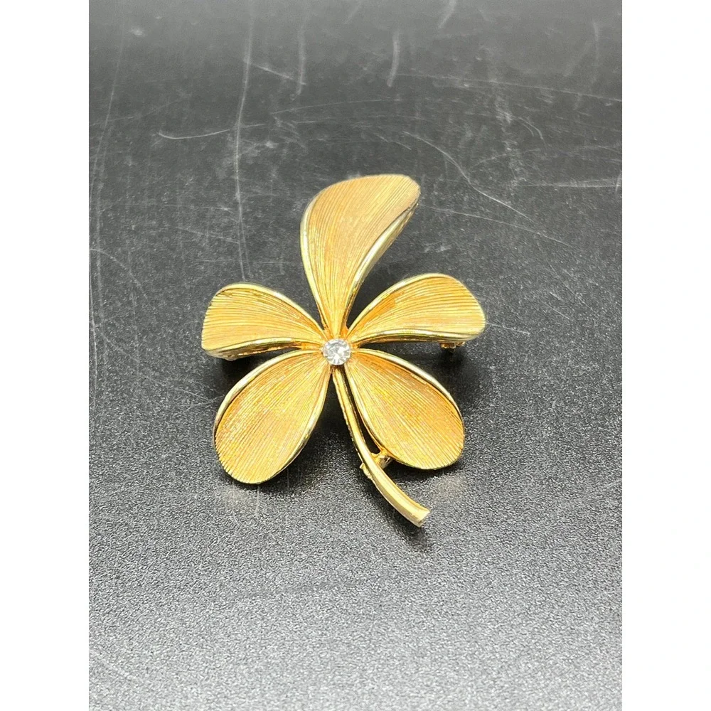 Vtg Gold Tone Floral Petal Pin Brooch Crystal‎ Accent Women's Jewelry Accessory